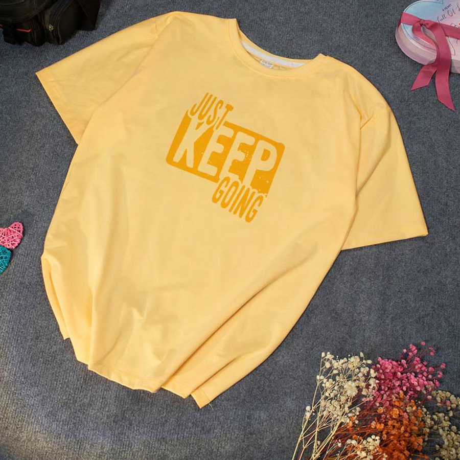 Áo Thun Nữ Màu Xanh Rêu In Chữ JUST KEEP GOING