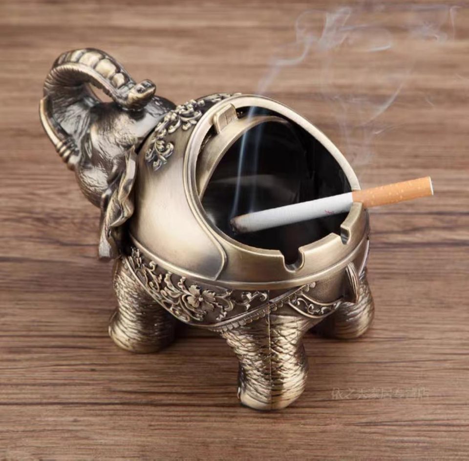 gạt tàn thuốc lá con voi đứng bằng đồng ( tặng kèm mở bia 2in1)