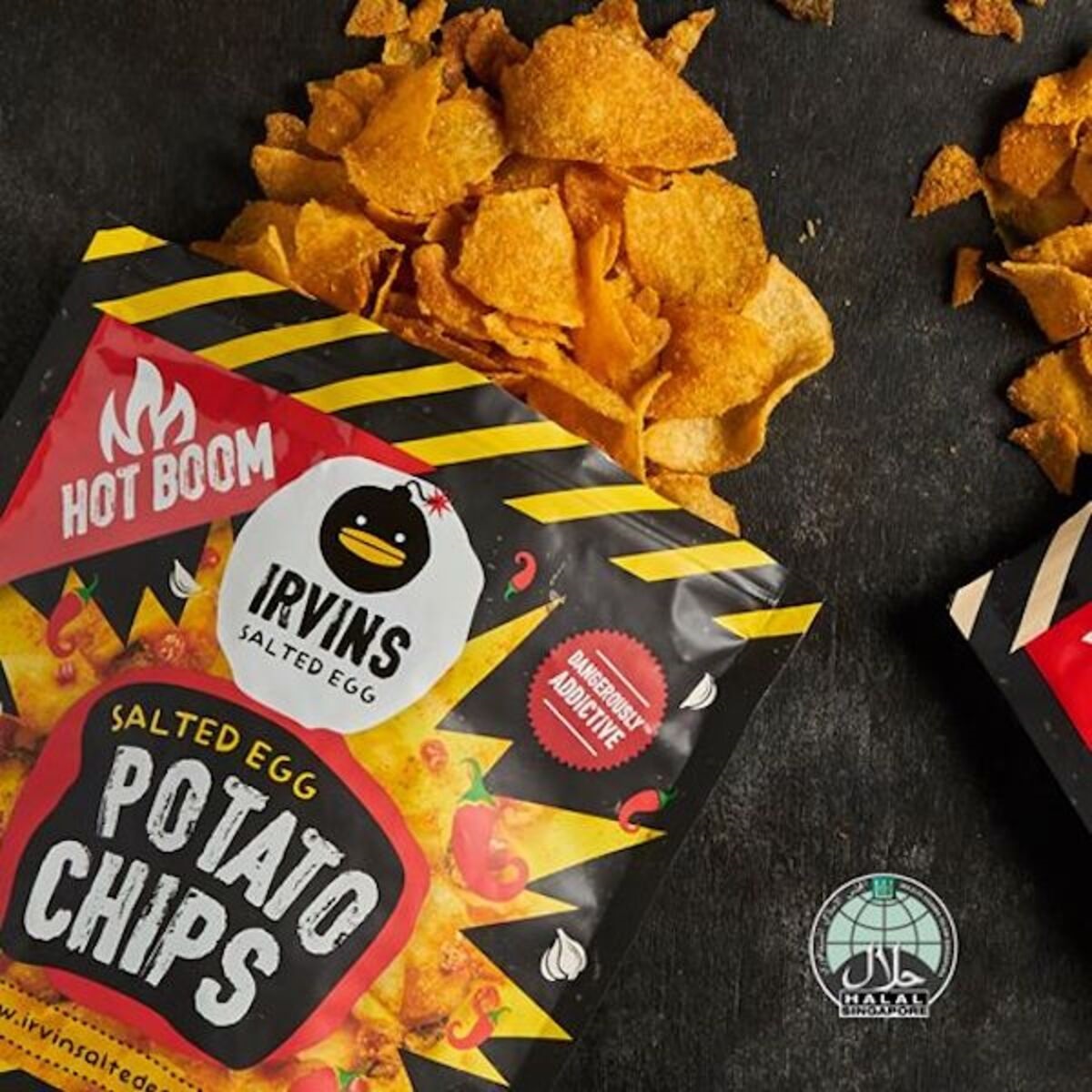 Khoai tây trứng muối cay 105g IRVINS - Small Hotboom Salted Egg Potato Chips