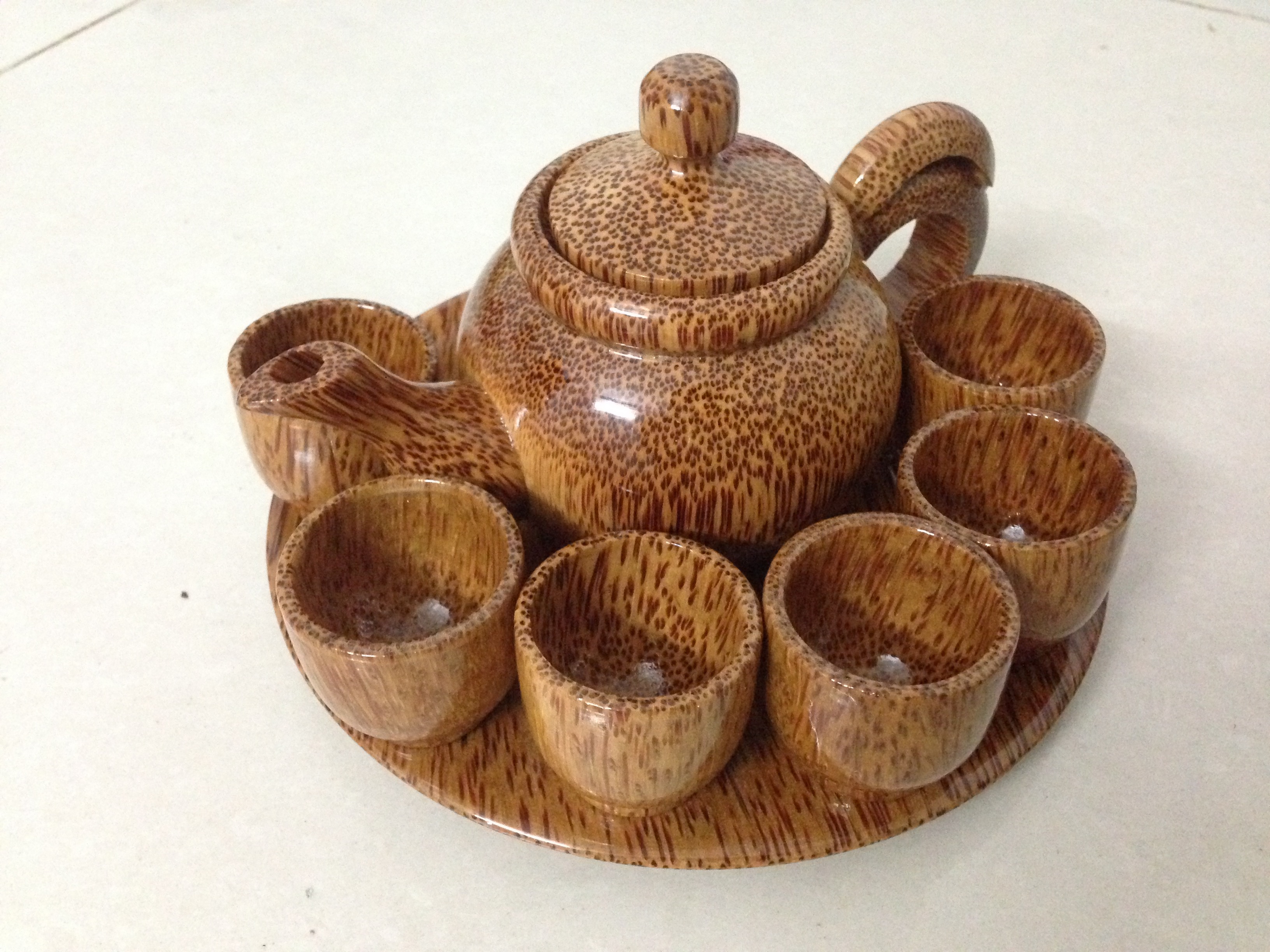 Bộ Bình Trà Bằng Gỗ Dừa Khay Hình Tròn - Gồm 1 ấm trà, 1 đĩa hình tròn, 6 ly tách - Quà Tặng Lễ Tết / Trang Trí Handmade