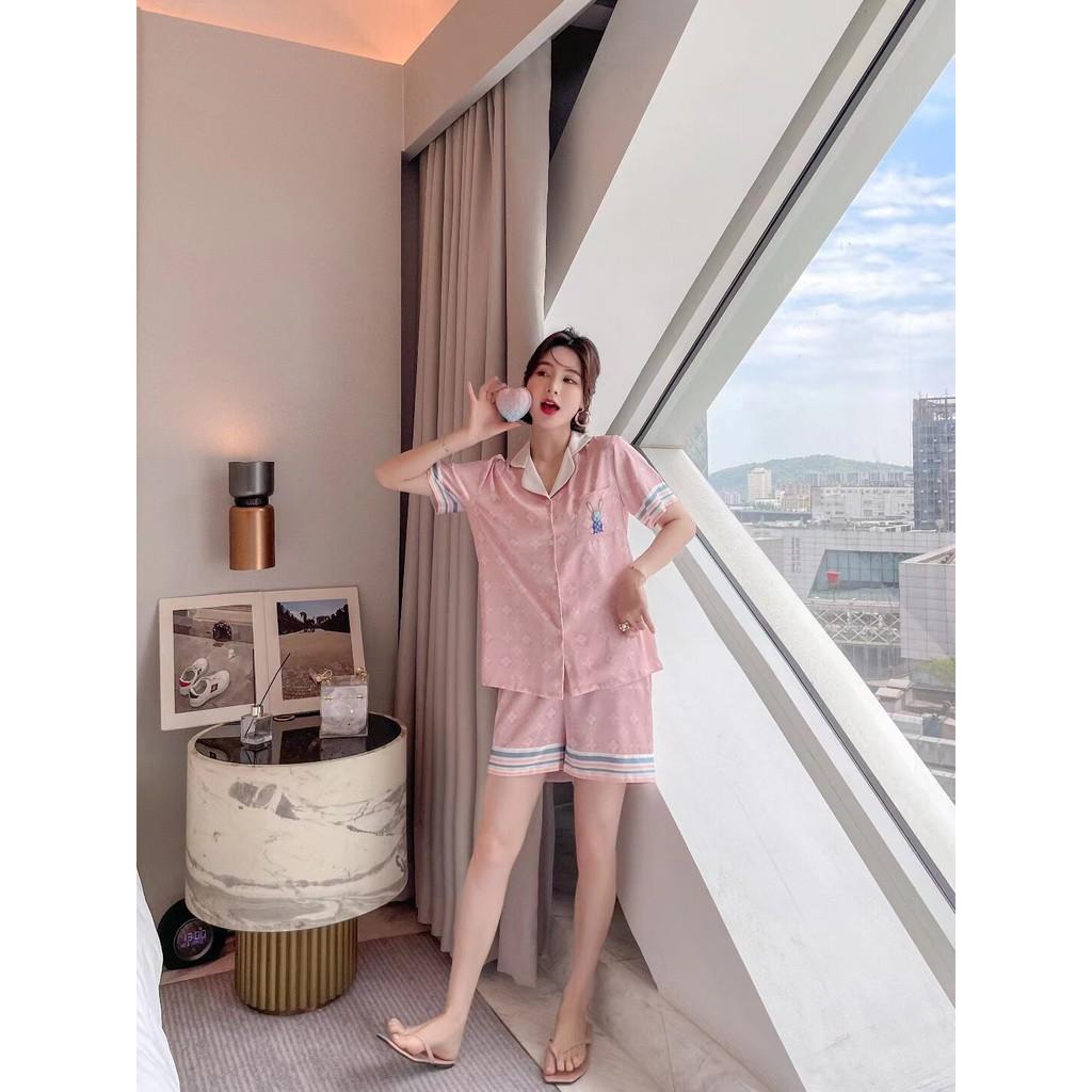 Bộ pijama lụa  màu hồng họa tiết con thỏ