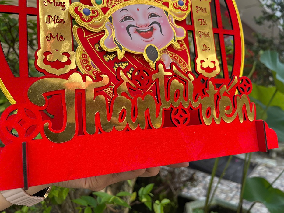 Thần Tài Để Bàn, Treo Cửa Lắc Đầu, Chữ Thần Tài Đến Trang Trí Tết Size 32 Cm