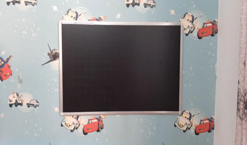 Bảng viết phấn màu đen PolyTaiwan - Có kẻ ô ly vuông - Kích thước 40x60cm