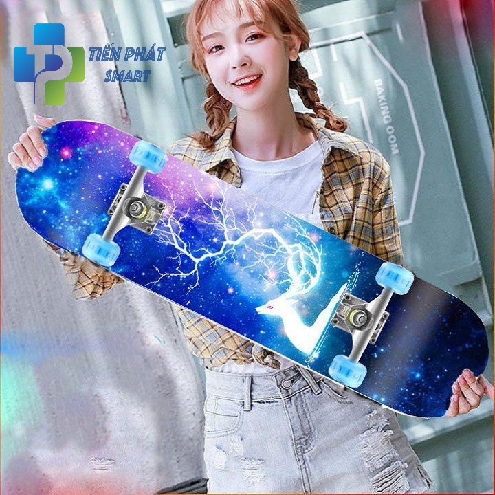 Ván Trượt Mặt Nhám Chống Trơn Trượt, Họa Tiết Galaxy Hình Hưu Lạ Mắt, Size Lớn 80cm x 20cm, Bánh Cao Su PU