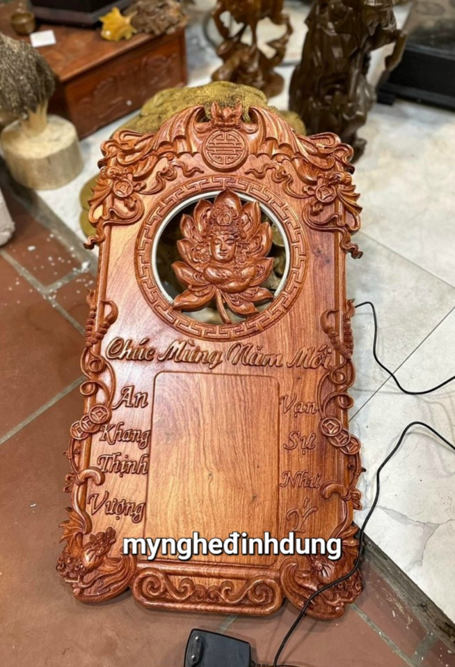 Đốc lịch treo tường khắc diện phật gỗ hương đá kt 40×70×3cm