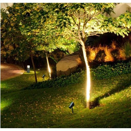 Đèn cắm cỏ trang trí sân vườn
