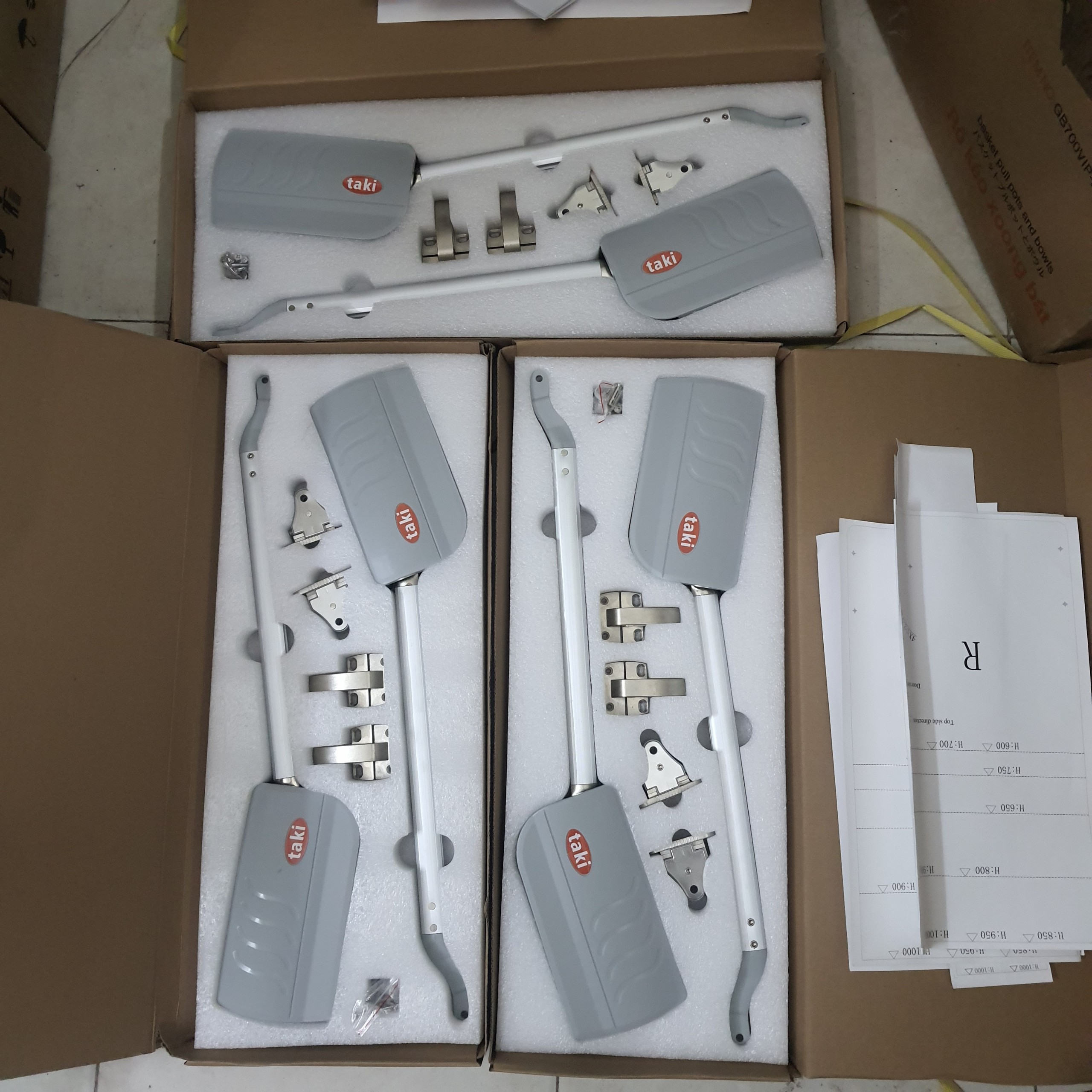 Tay Nâng Cánh Tủ Cao Cấp Giống Blum