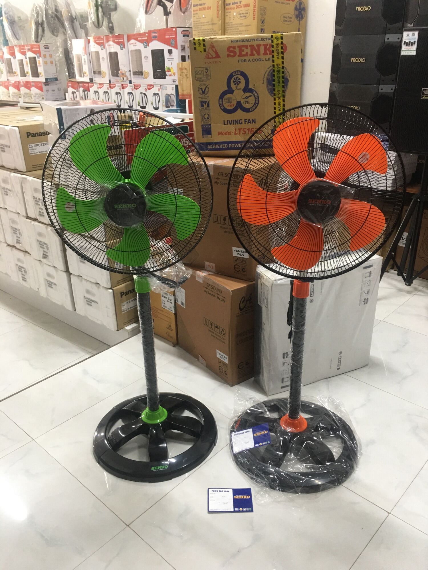 Quạt đứng 4.5 tấc SENKO DCN1806 - Màu ngẫu nhiên - Hàng chính hãng