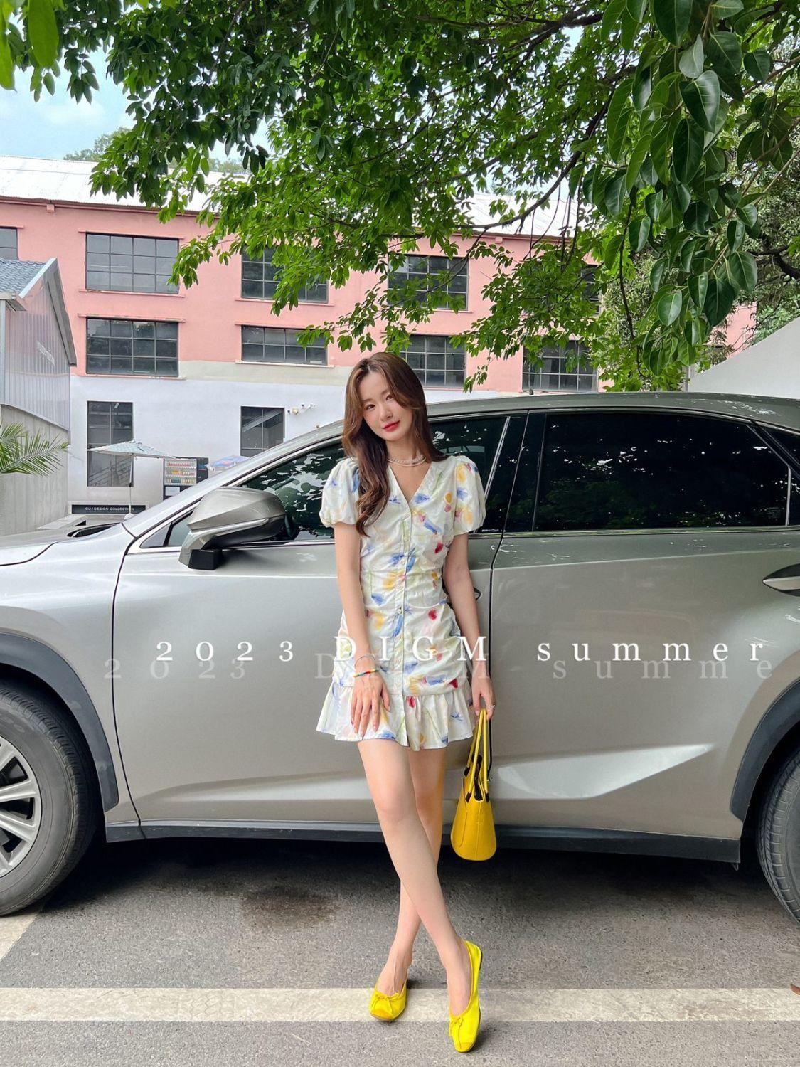 DONGSHOP Phong cách Pháp Vintage tranh sơn dầu xếp li váy mùa hè V cổ thắt lưng hiển thị gầy khí chất cao cấp cảm giác váy nhỏ