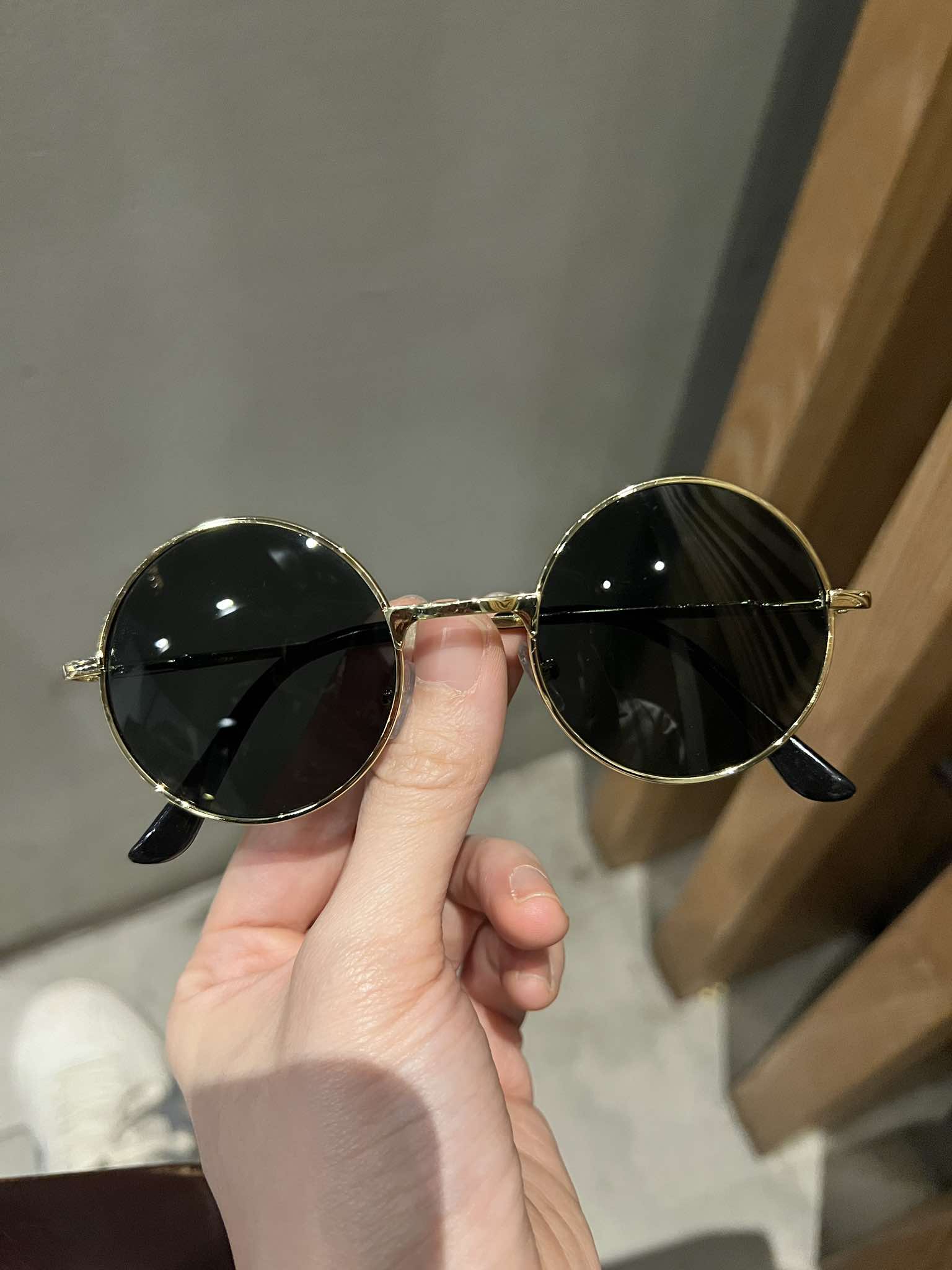 Kính mát nam nữ Mắt tròn nhỏ cá tinh Mắt kính chống nắng chống Uv