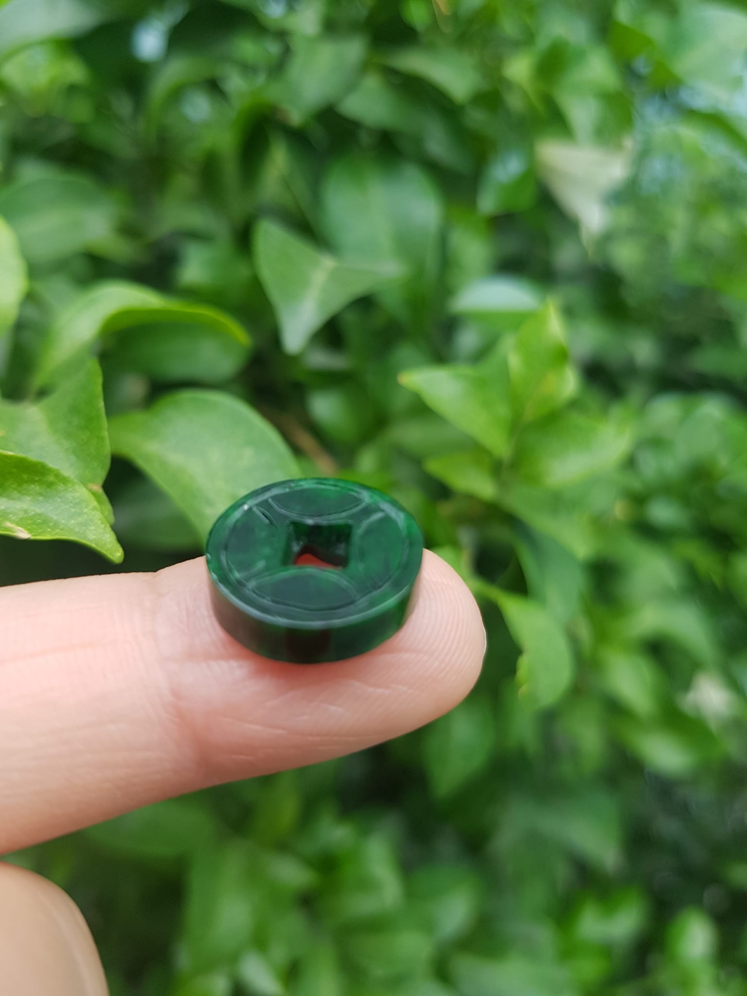 Mặt Dây Chuyền Mặt Nhẫn Đồng Tiền Mới màu Xanh Đậm Đẹp Đá Cẩm thạch xanh tự nhiên  Size nhỏ vừa đk 13,5mm x dầy 3mm  Nữ bọc vàng lên đeo đẹp lắm rất ý nghĩa đồng tiền may mắn tài lộc ạ