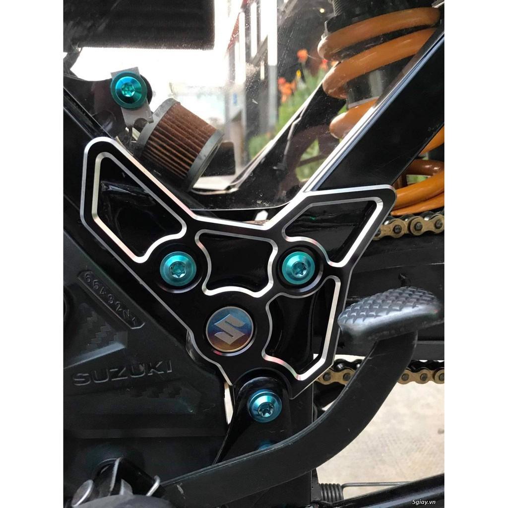 NẸP SƯỜN LOGO TITAN RAIDER FI, SATRIA kèm 4 con ốc titan