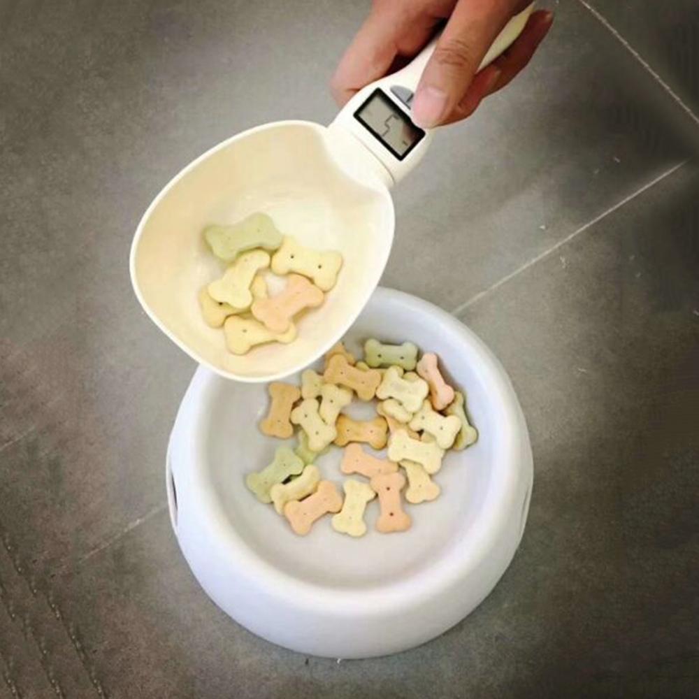 Cốc thức ăn cho vật nuôi