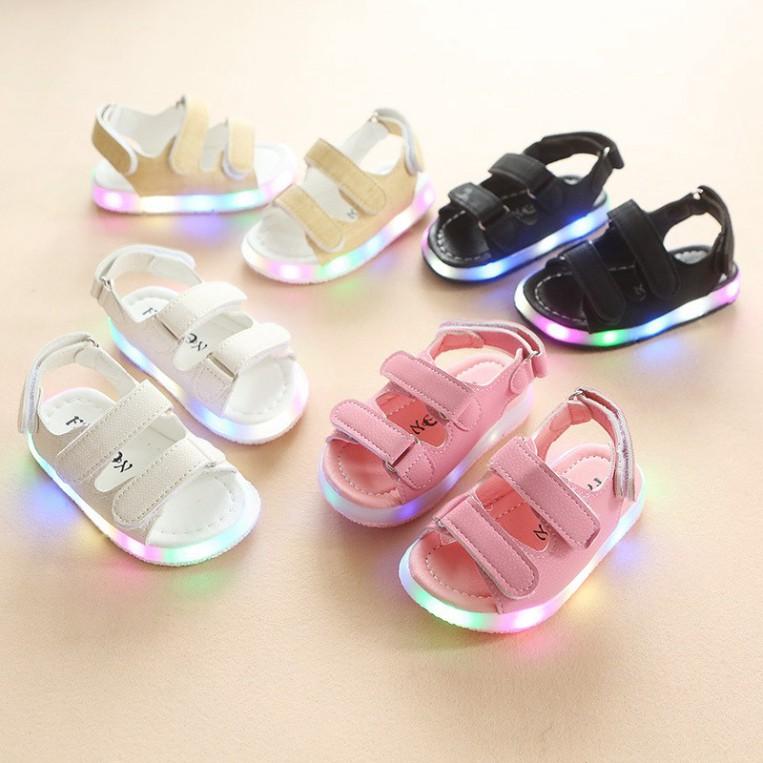 Giày sandal quai dán thiết kế đế có đèn LED cho bé