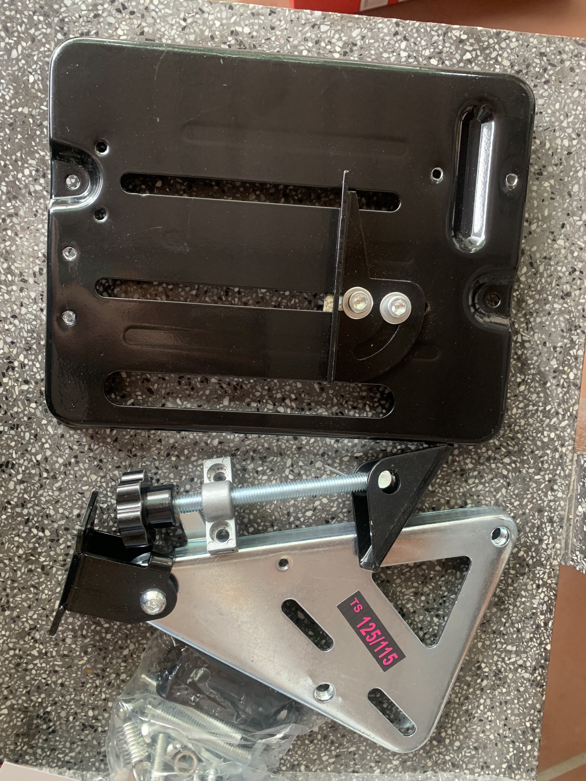 Khung gắn máy mài thành máy cắt