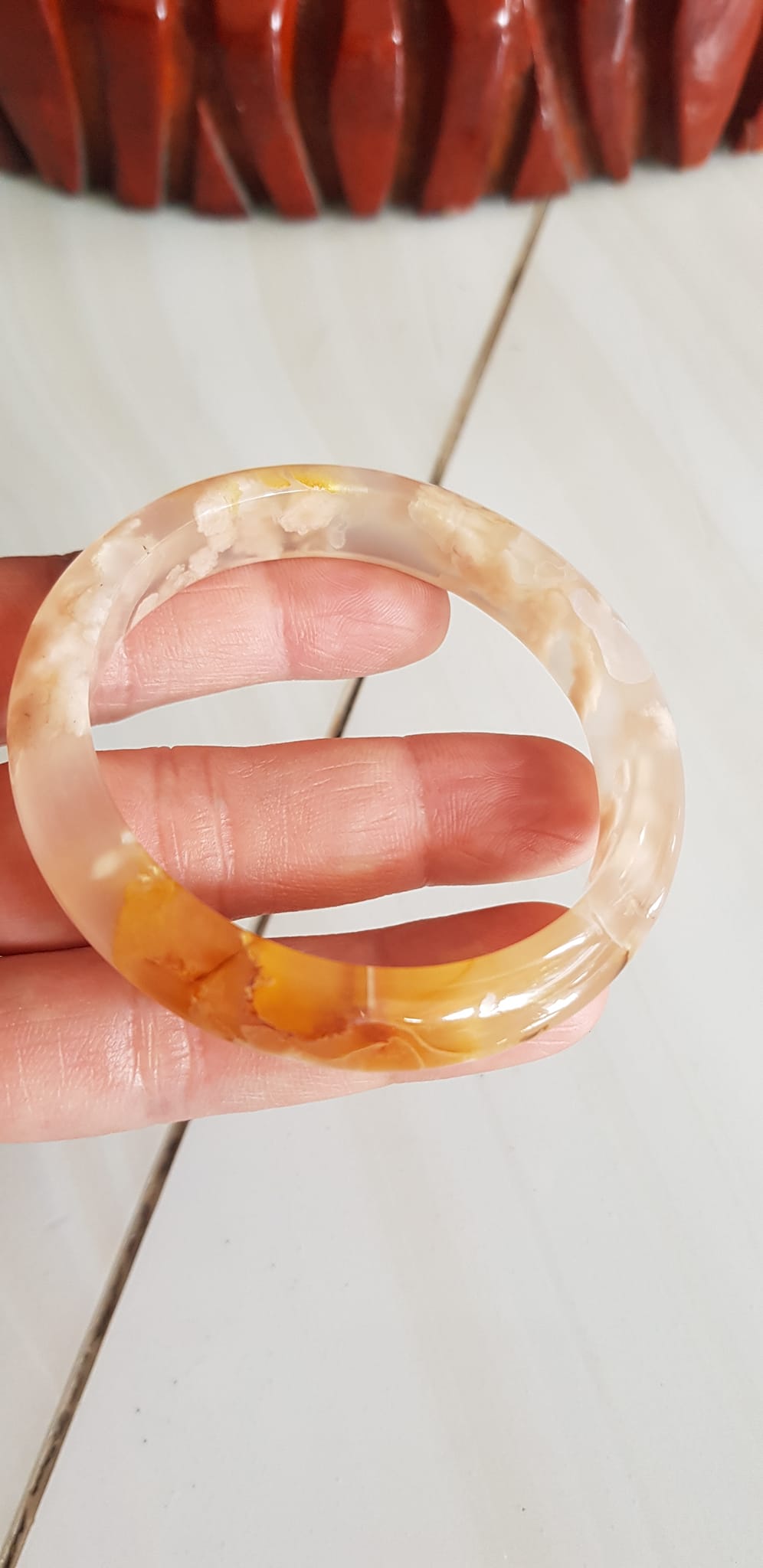 Vòng tay Nữ Bản Hẹ Mới Đá Mã Não Bông Vàng trắng rau câu đều bóng vòng quá đẹp luôn Vòng Ni 51mm x Cao 11mm x dầy 7mm Nữ mệnh Kim mệnh Thổ Nữ Cân nặng 49kg - 52kg đeo xinh tay đẹp lắm ạ