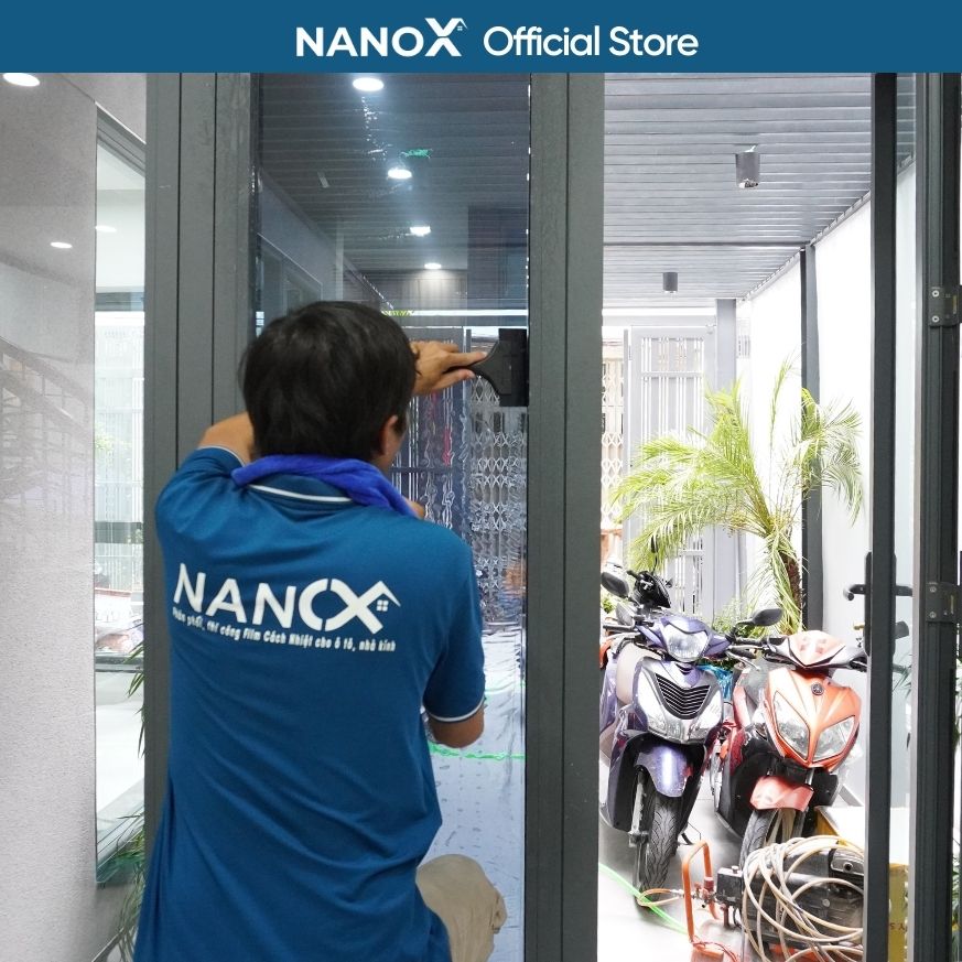Phim cách nhiệt NanoX A5 màu đen chống nắng nóng cho nhà kính &amp; văn phòng
