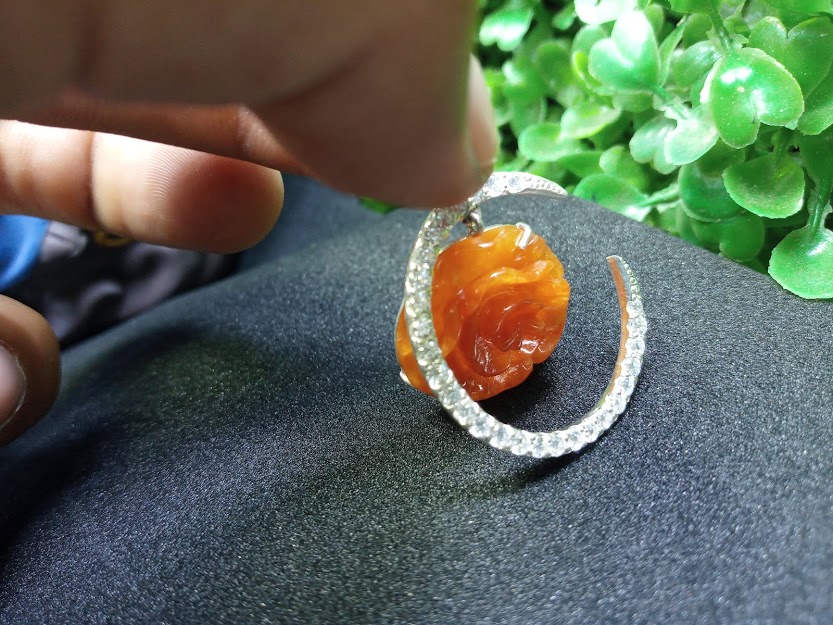 Mặt dây chuyền cao cấp