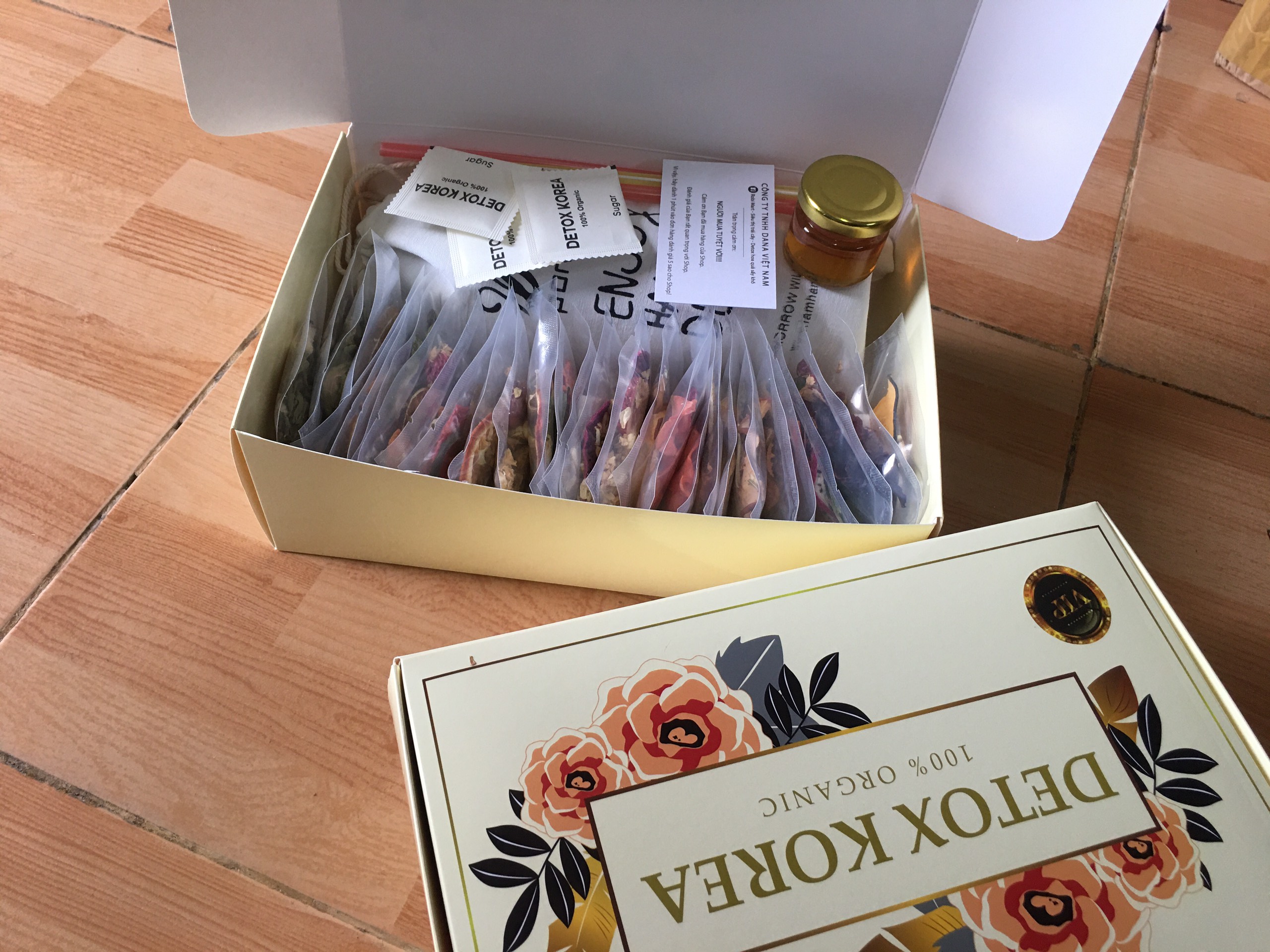 Hộp 30 gói trà detox hoa quả sấy khô robimart vip 5 vị giảm cân, giữ dáng, đẹp da - tặng kèm bình 1000ml, đường, mật ong