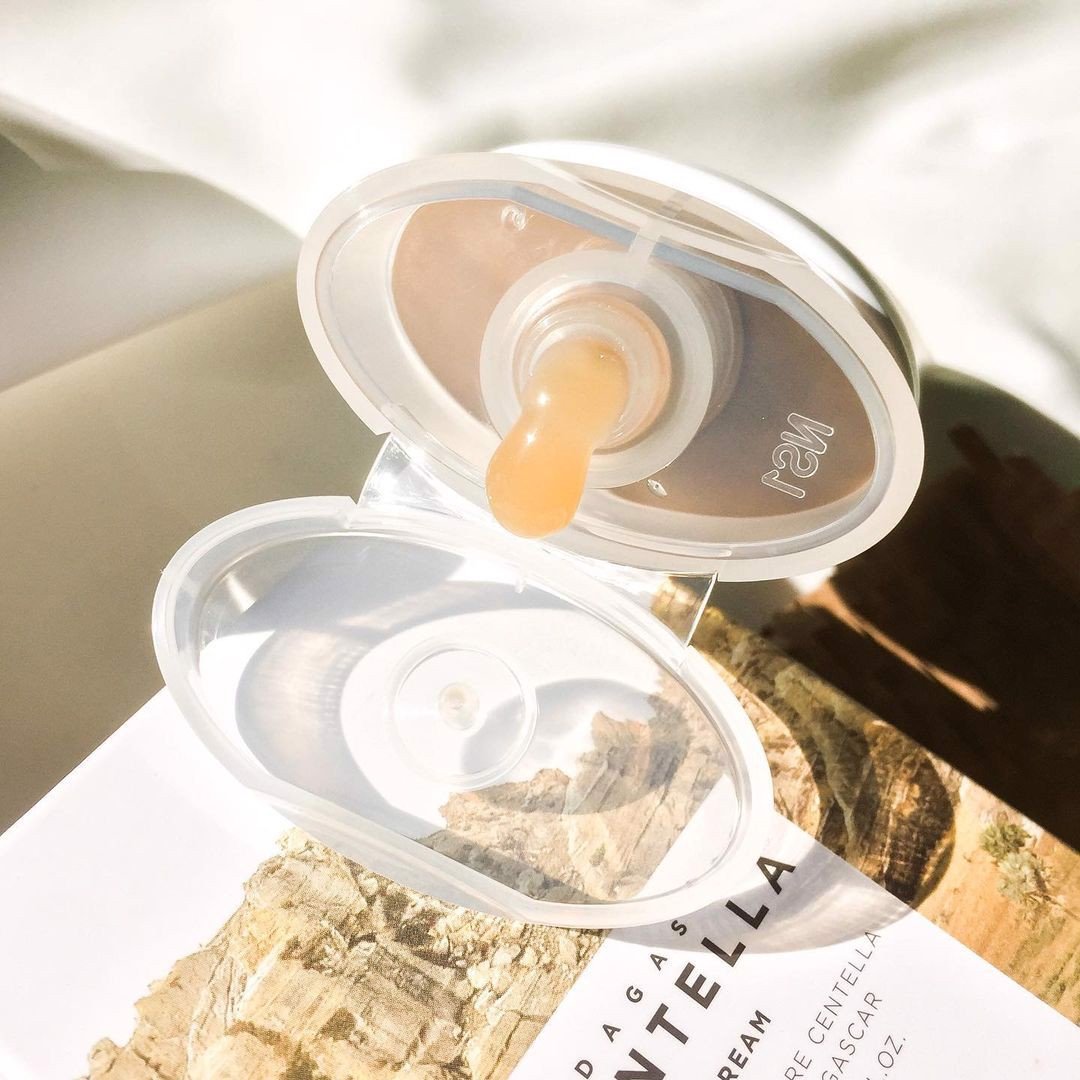 Bộ 3 Sản Phẩm Dưỡng Da Giảm Mụn Skin1004 Madagascar Centella Tặng 1 Mặt Nạ Sexylook