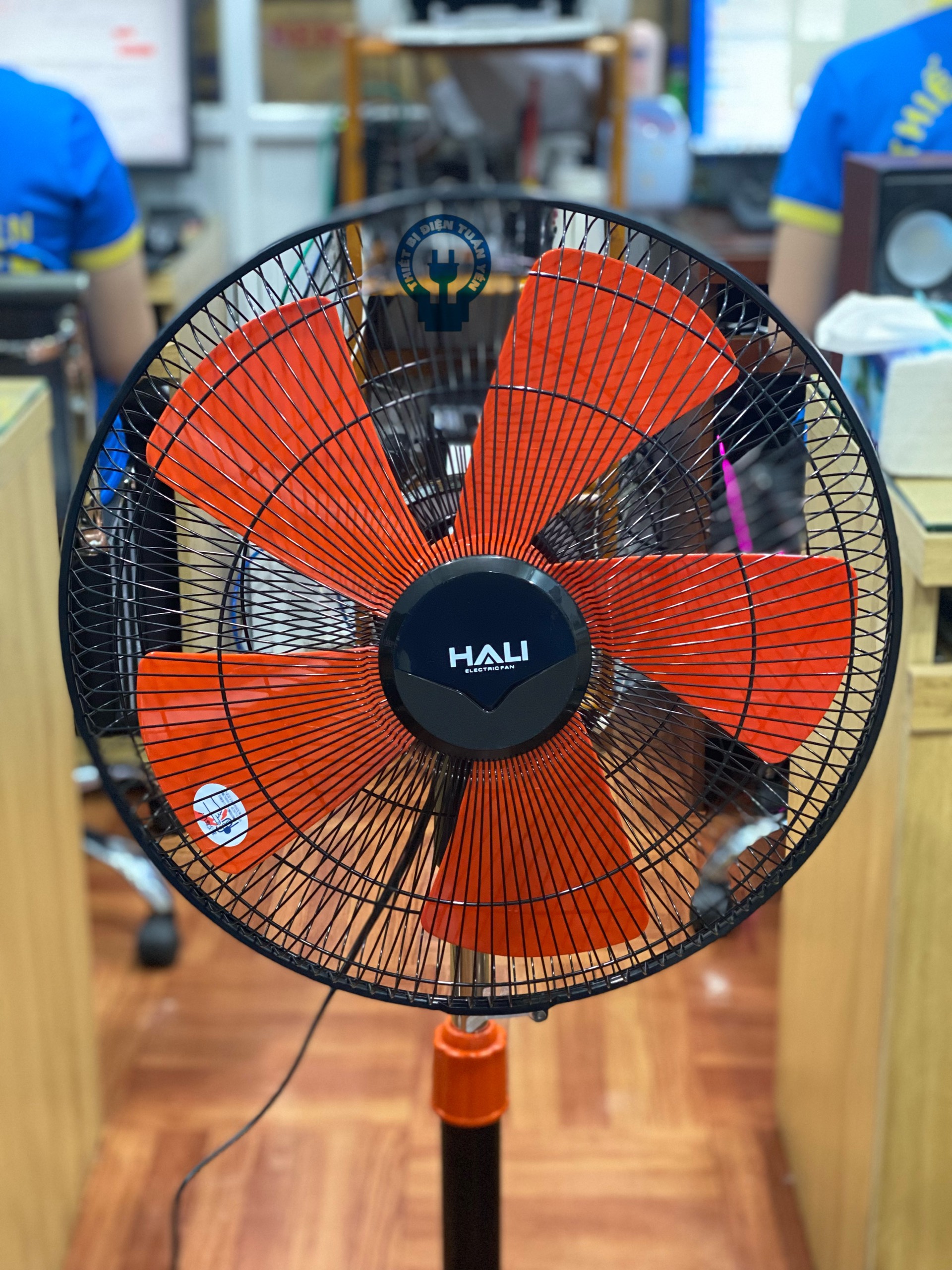 Quạt lửng Hali LC-168C công suất 67W, đường kính cánh 40cm, quạt chuyển hướng 360 độ tiện lợi - Hàng chính hãng