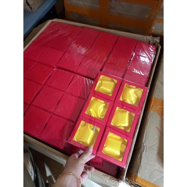 Hộp Giấy Đựng Vòng Tay Bóng Kính Lót Lụa Vàng Mẫu Mới Bán Theo Combo 2 Vỉ