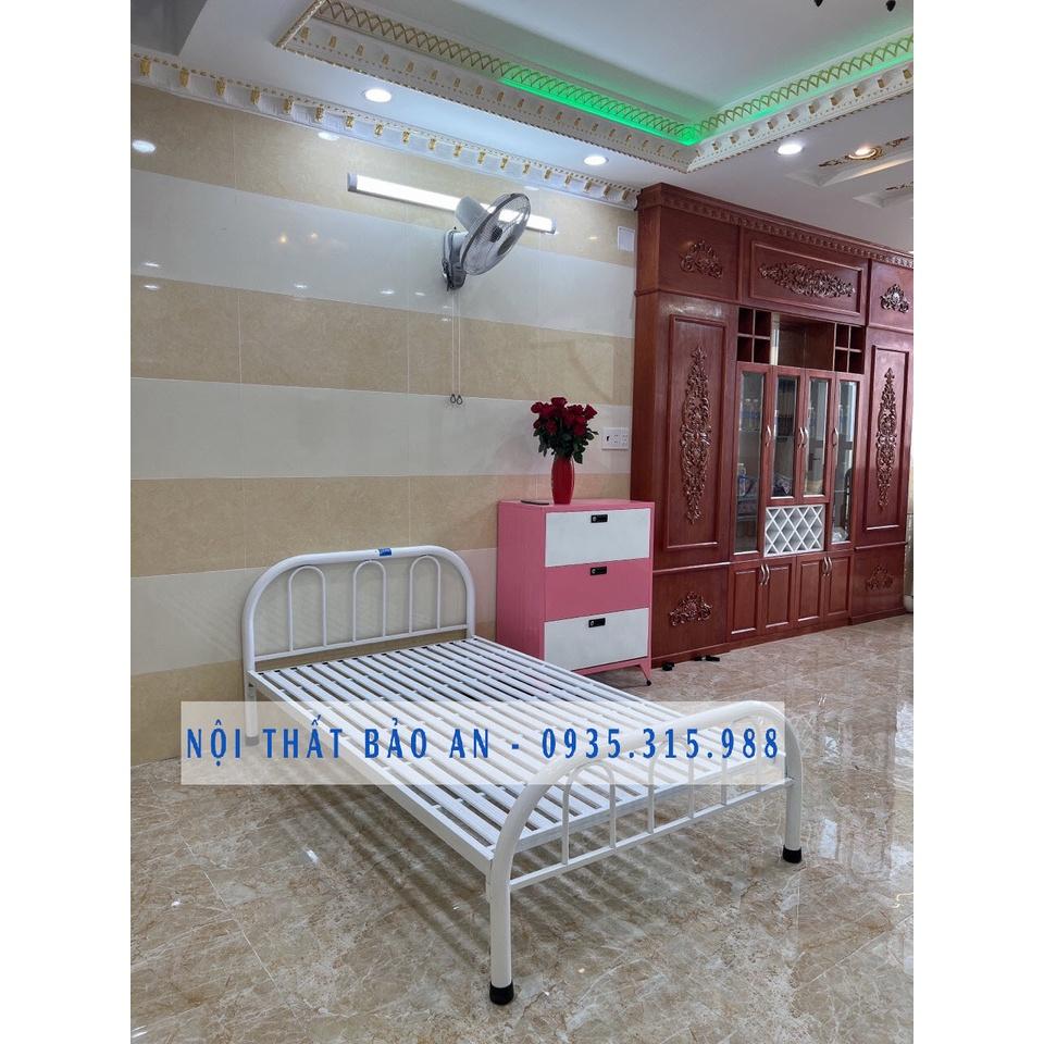 Giường sắt cao cấp mẫu đơn giản 1mx2m