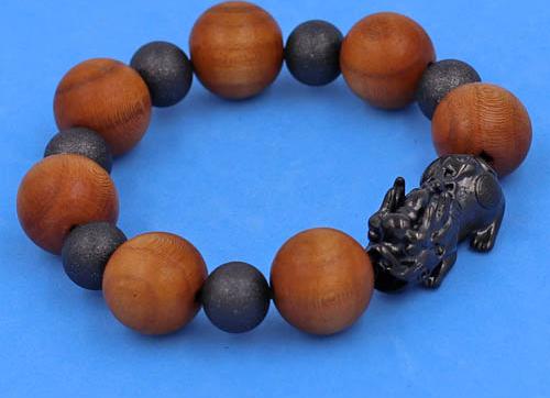 Chuỗi tay Gỗ Hoàng Đàn 18 ly phối 6 bi charm Tỳ Hưu inox - Vòng size XXXL