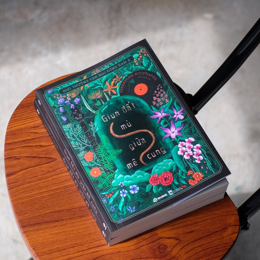 Sách Giun Đất Mù Giữa Mê Cung