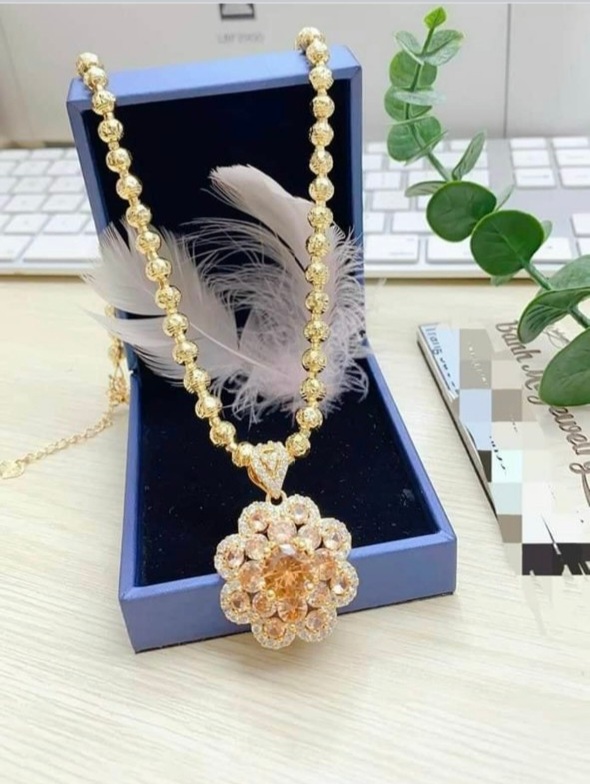 Dây chuyền nữ mạ vàng đính đá kiểu dáng bông hoa mạ vàng -- phù hợp với tất cả trang phục, dây chuyền đẹp, dây chuyền quý phái, dây chuyền thanh lịch
