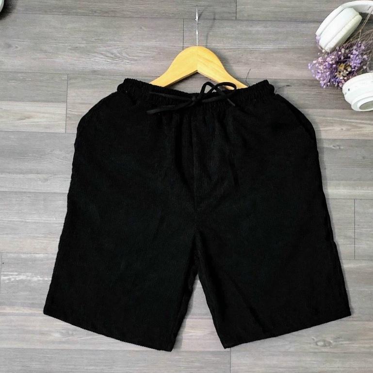 Quần short lửng có túi rộng 2 bên và túi sau đựng được nhiều thứ. Quần short chất nhung tăm dày dặn mặc thoải mái K075