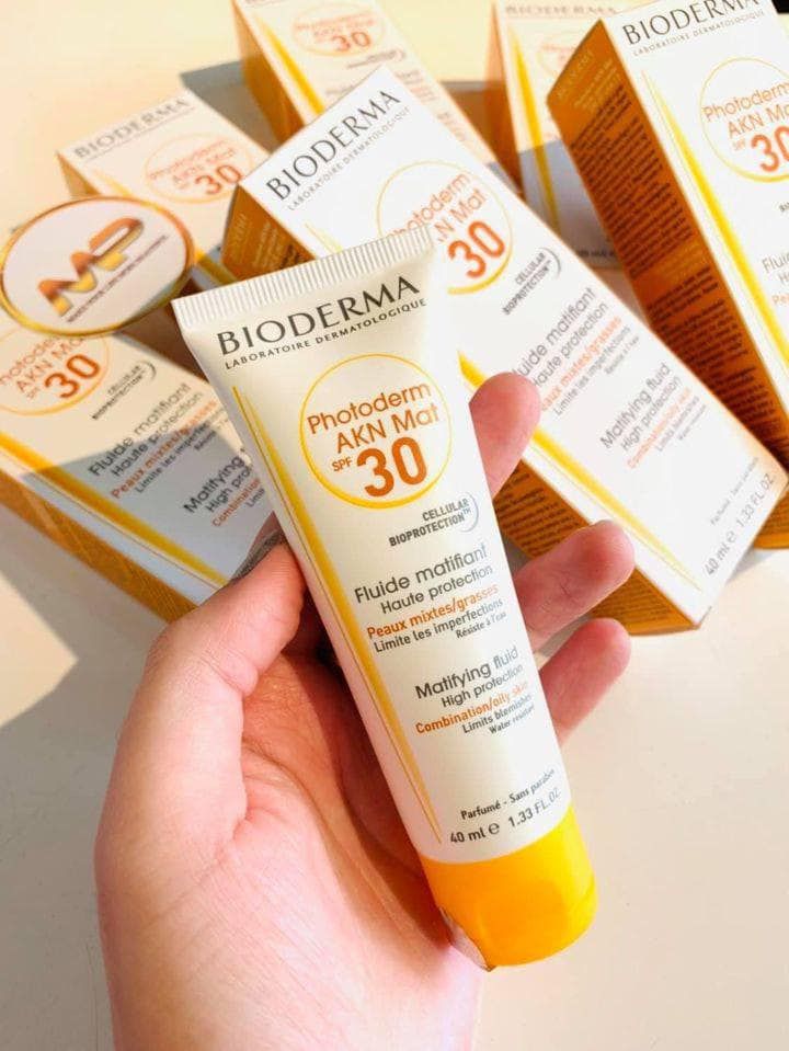 Kem Chống Nắng Bioderma Photoderm AKN Mat SPF 30 40ml + Tặng Kèm Túi Đựng Mỹ Phẩm Cao Cấp