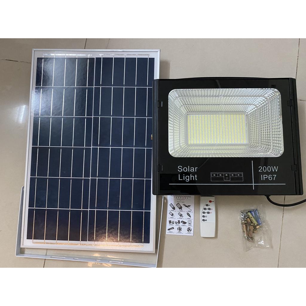 Đèn pha NLMT 200W, có rempte, cảm biến ánh sáng