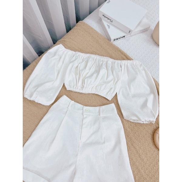 Set áo croptop trễ vai tay lỡ kèm quần shorts trắng