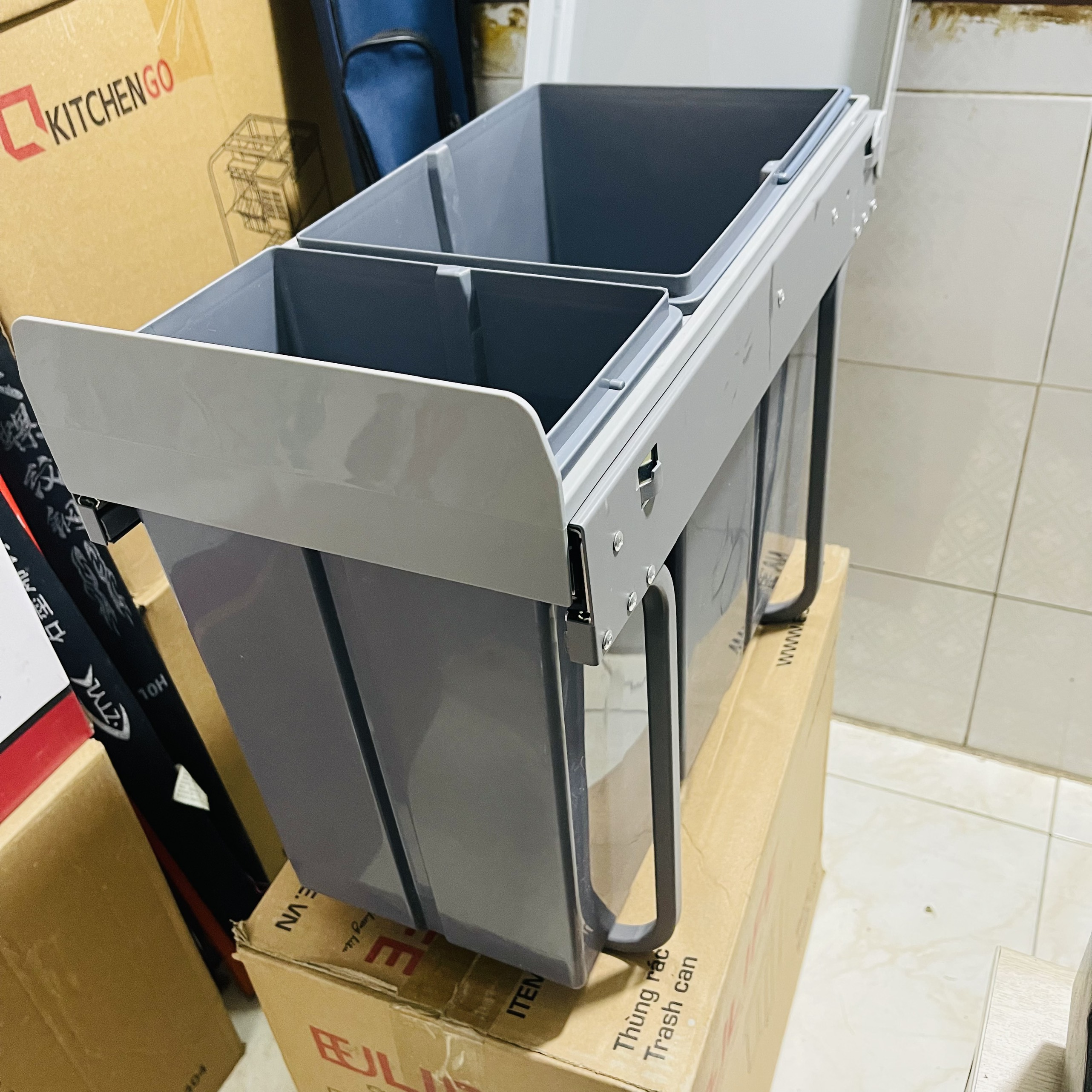 Thùng Rác Tủ Bếp Bếp 2 Ngăn Khoang 20L Ray âm giảm Chấn - Hiệu Eufle - Bảo Hành 10 Năm