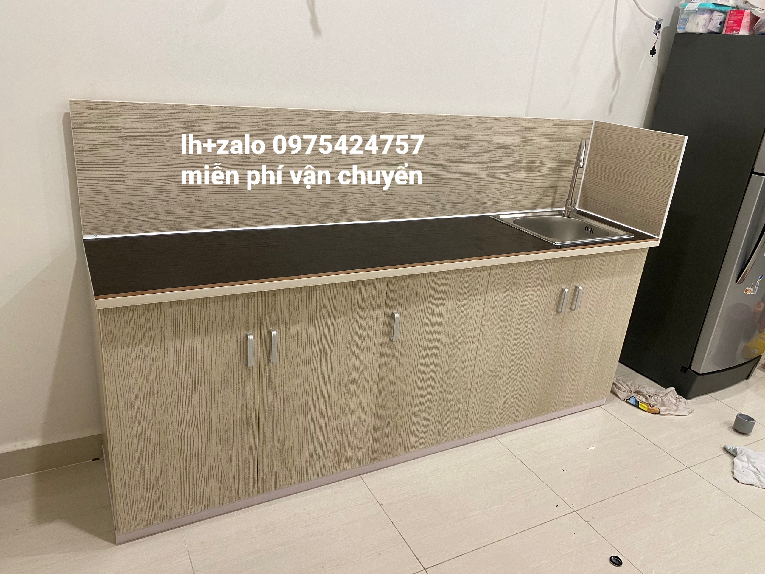 Tủ bếp sẵn bồn mặt gạch nhựa đài loan