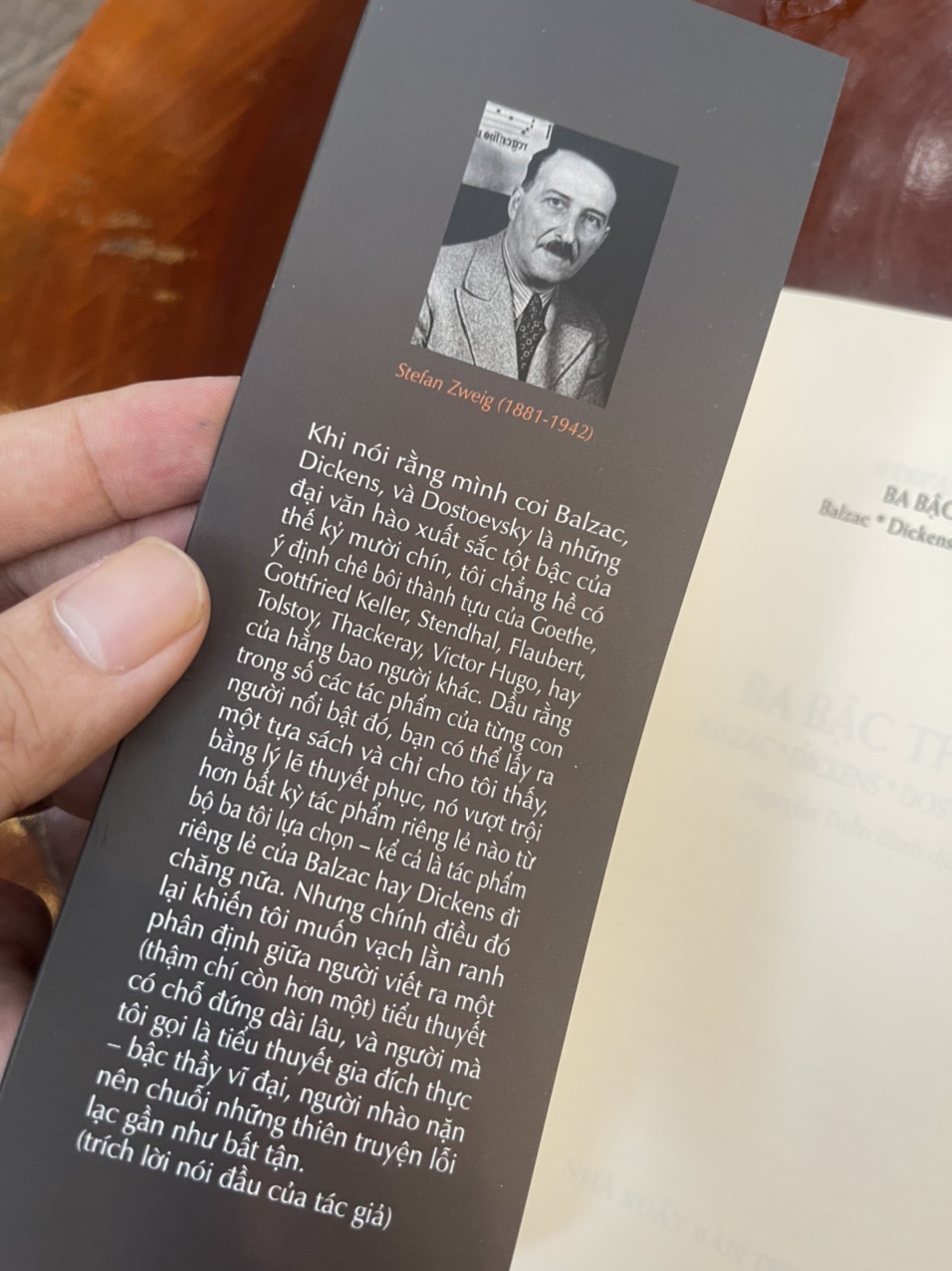 [tặng tấm postcard bức họa Ba Bậc Thầy] BA BẬC THẦY BALZAC * DICKENS * DOSTOEVSKY – Stefan Zweig – Người dịch Nguyễn Tuấn Bình – Bình Book - NXB Tri Thức (bìa mềm)