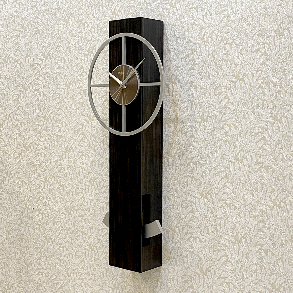 Đồng hồ Rhythm CMJ598UR02- Kt 23.5 x 58.0 x 8.5cm, 1.31kg. Vỏ gỗ, dùng PIN.