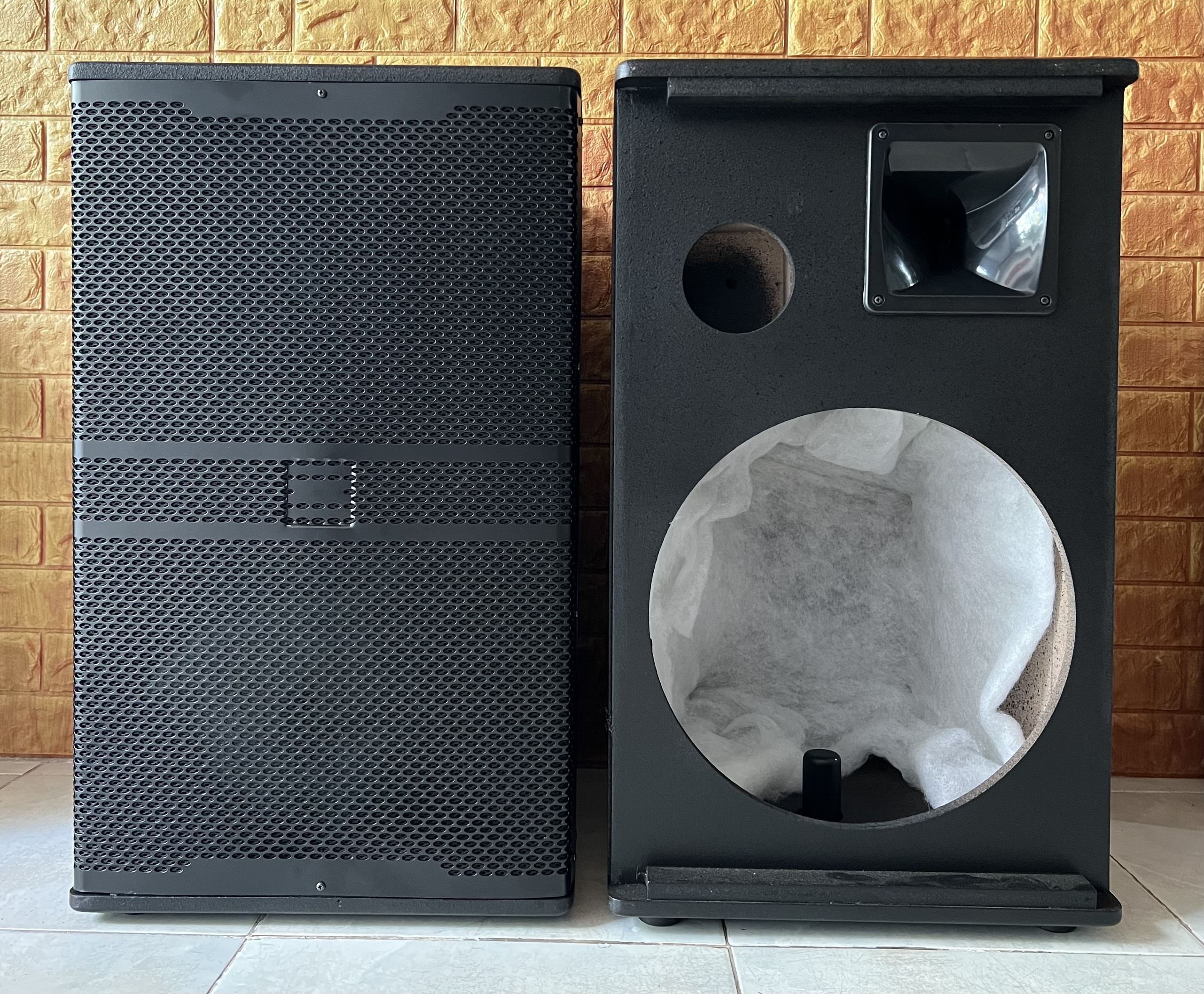 Vỏ thùng loa 4 tấc 1 bass 40 và 1 chép kèn, 1 mid Hải Triều