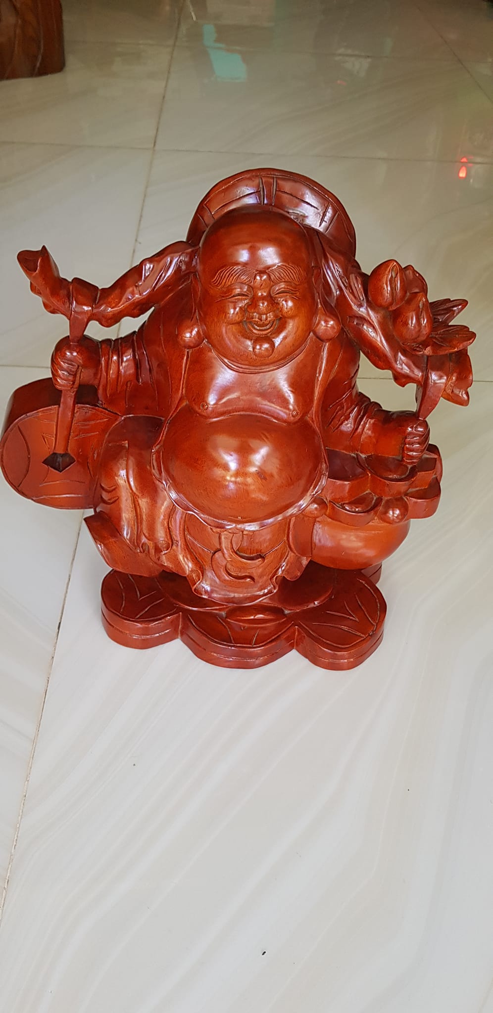 Tượng Phật Di Lặc Gỗ Đứng Tượng Phật Di Lặc Gỗ Đứng Gánh Tiền Size Cao 39cm x Ngang 39cm x Sâu 16cm Anh chị trưng: trong nhà, công ty, cửa hàng, trên bàn thờ Thần Tài tốt, may mắn tài lộc ạ
