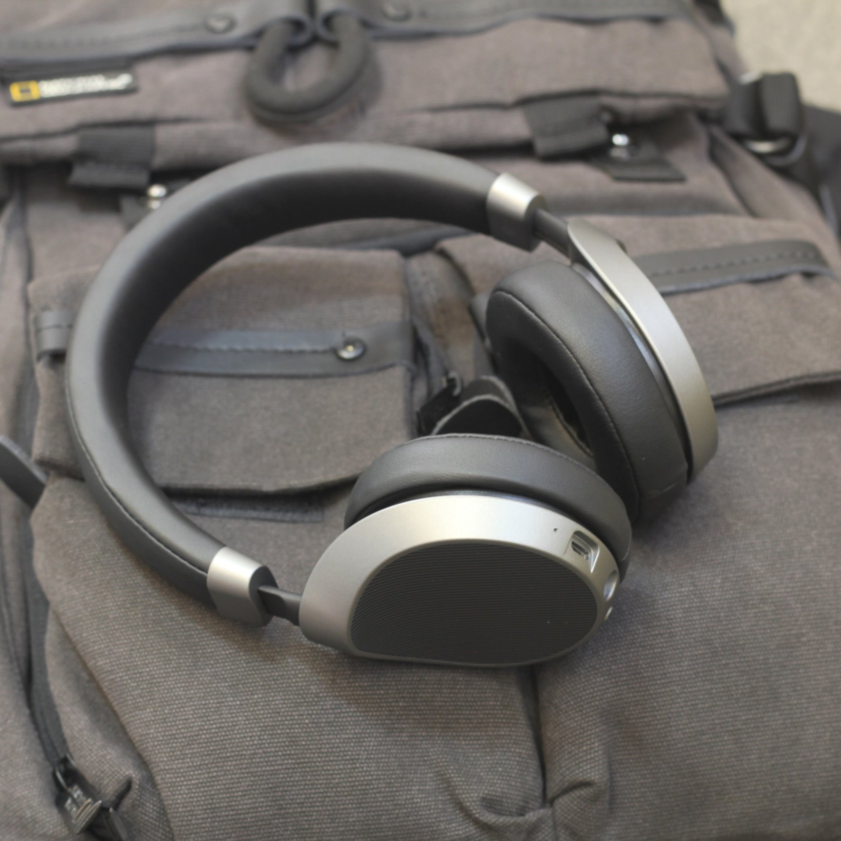 Tai Nghe Bluetooth Cao Cấp W12 - Hàng Chính Hãng
