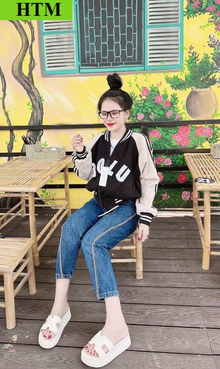 Áo Khoác Nữ Dáng Lửng Có Chất Liệu Vải Nhung 2 Lớp Dáng Form Rộng Hình Thêu Siêu Sắc Nét Áo Đẹp Hàng Hot Trend HTM FASHION