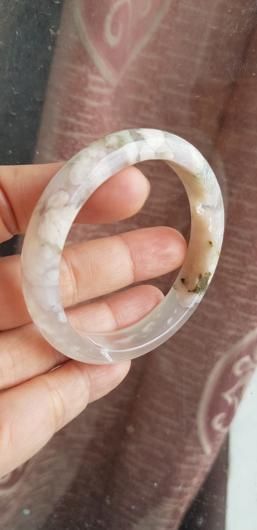 Vòng tay Nữ Bản Hẹ Đá Mã Não Bông Hoa tuyết trắng trong bóng 1 bên đều đẹp  Ni 53mm x Cao 11mm x dầy 6,5mm Nữ mệnh Kim mệnh Thủy 50kg - 54kg đeo xinh đẹp tay ạ