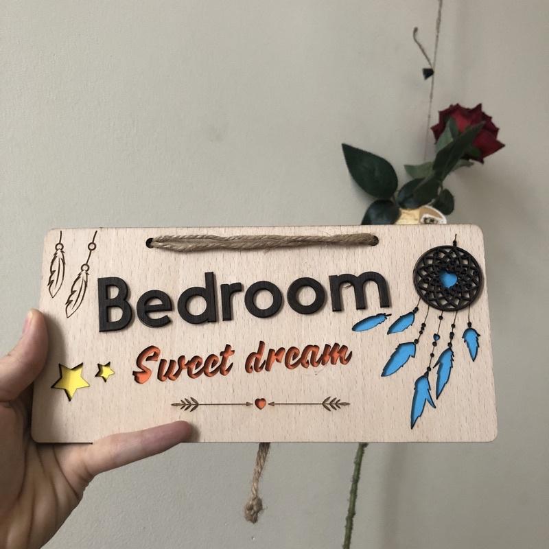 Bảng gỗ treo cửa phòng ngủ chữ Bedroom sweet dream hình catcher xinh xắn