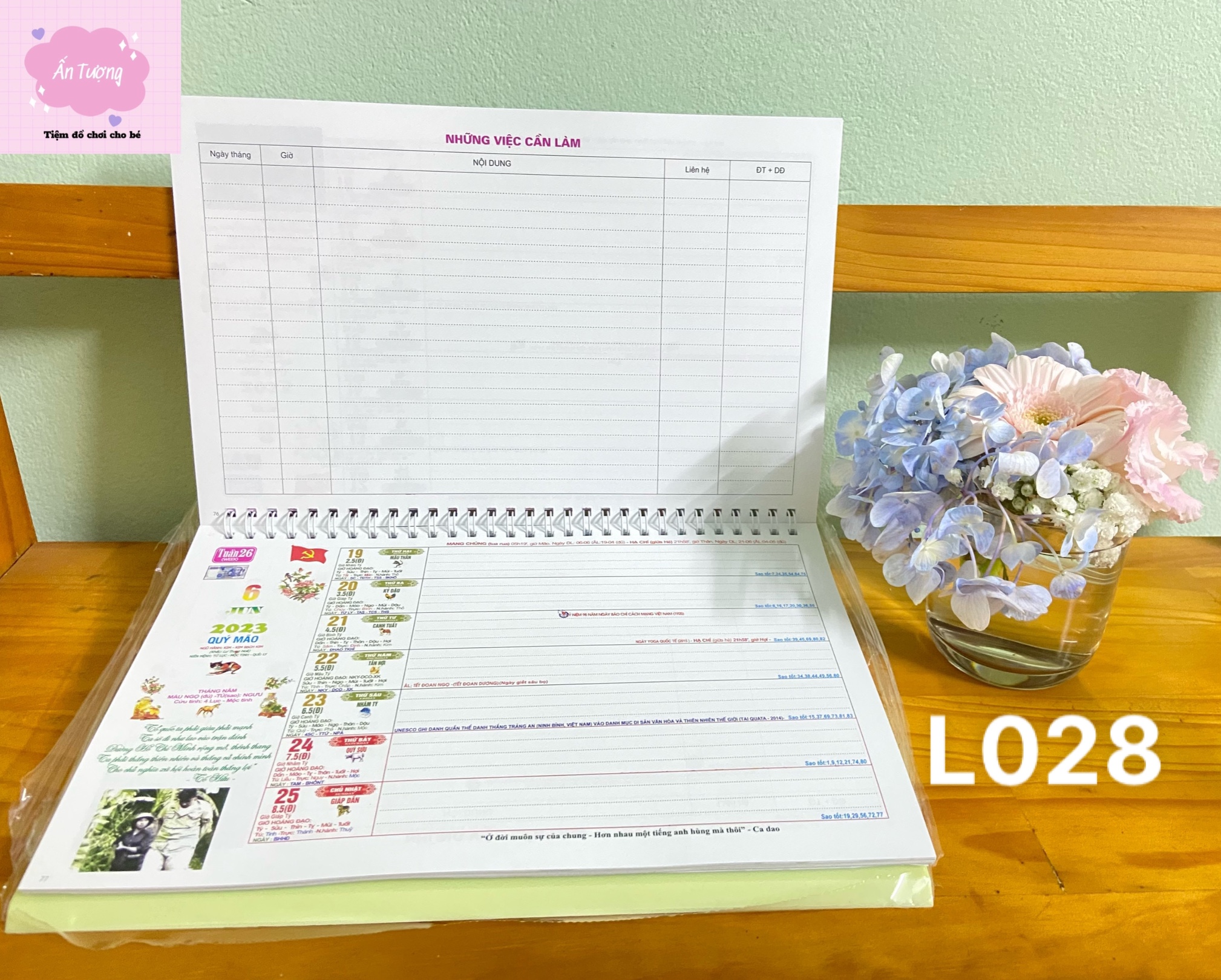 ( Mua lịch tặng lịch) Lịch Tết 2024 - Xuân Giáp Thìn - Lịch để bàn 52 tuần Vạn Xuân đế nhựa, NXB Khoa học xã hội