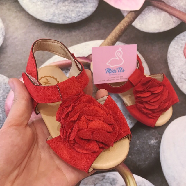 Sandals hoa đỏ cực xinh cho bé gái
