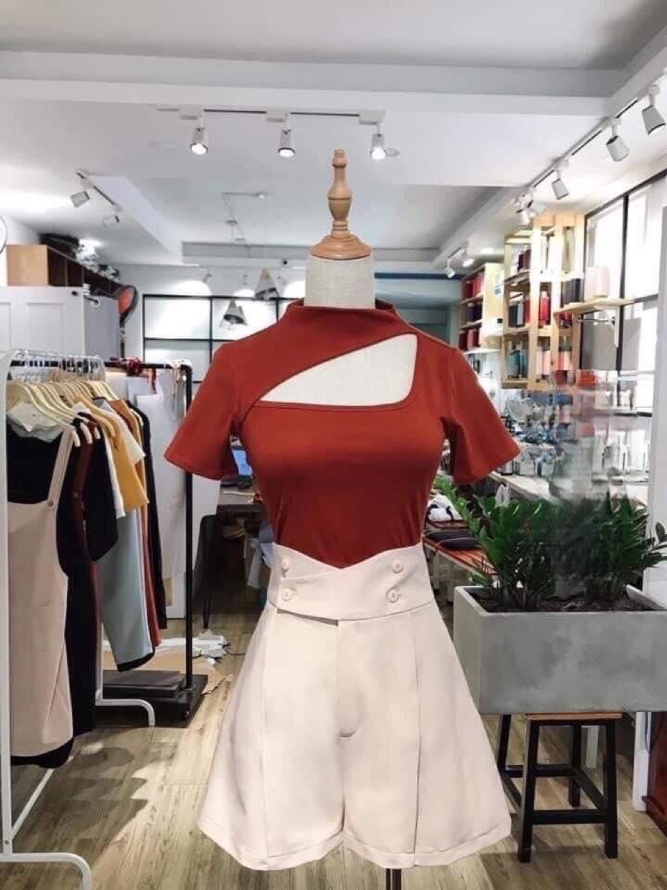 F870 Áo croptop khoét cổ tam giác