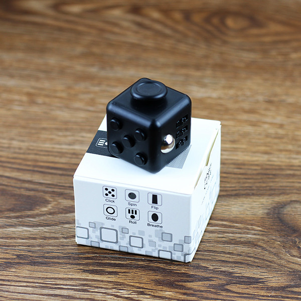 Fidget Cube khối vuông thần kì giảm stress - Màu đen