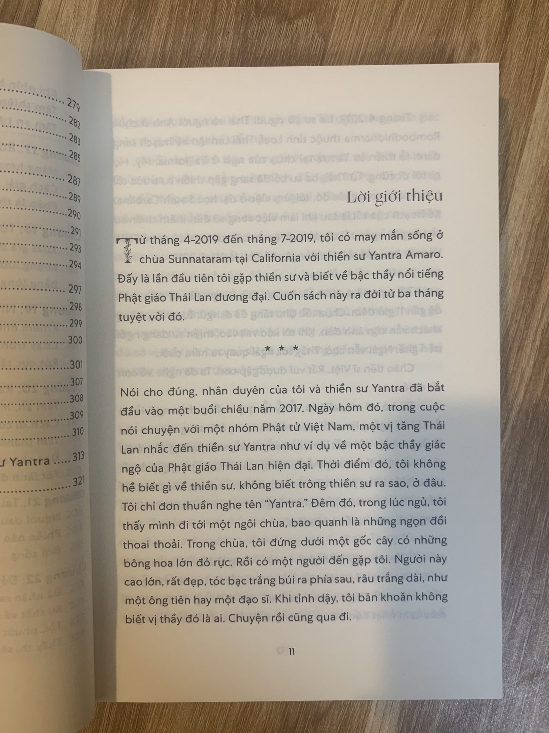 Sách - Trái Tim Không