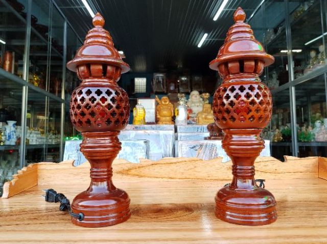 Cặp đèn thờ gỗ tràm bông vàng cao 41 cm